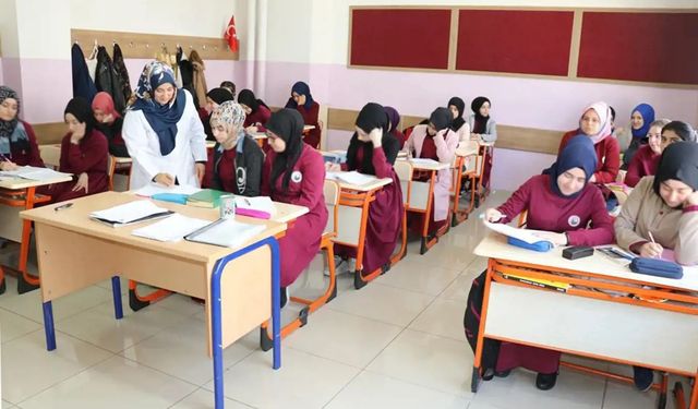 Lise son sınıf öğrencilerine "hedef temelli destek eğitimi" dersi