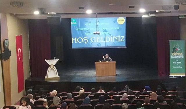Malatya’da "Müslüman Kadının Zaman Sanatı" konferansı düzenlendi