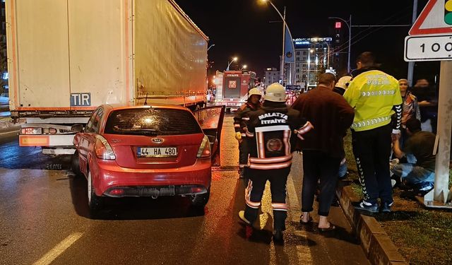 Malatya'da tır ile otomobil çarpıştı: 3 yaralı