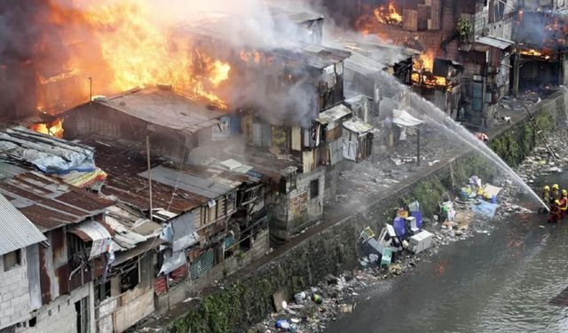 Manila'da gecekondu mahallesinde yangın: 2 ölü, 2 yaralı 