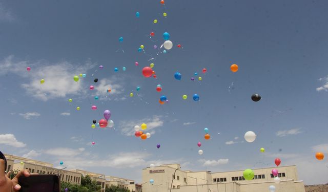 Mardin’de Gazzeli çocuklar için gökyüzüne balon bırakıldı