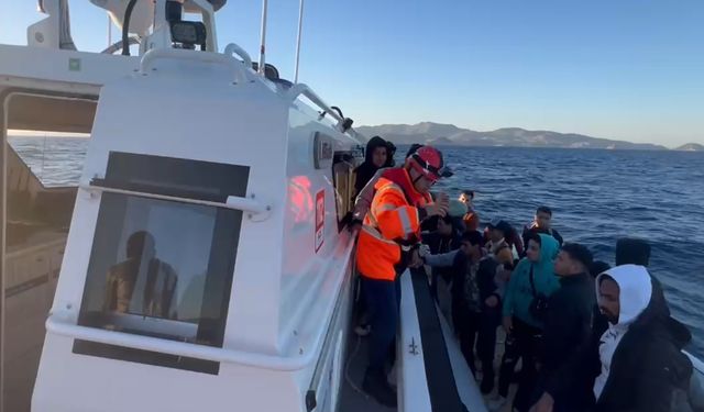 Muğla açıklarında 12 düzensiz göçmen yakalandı