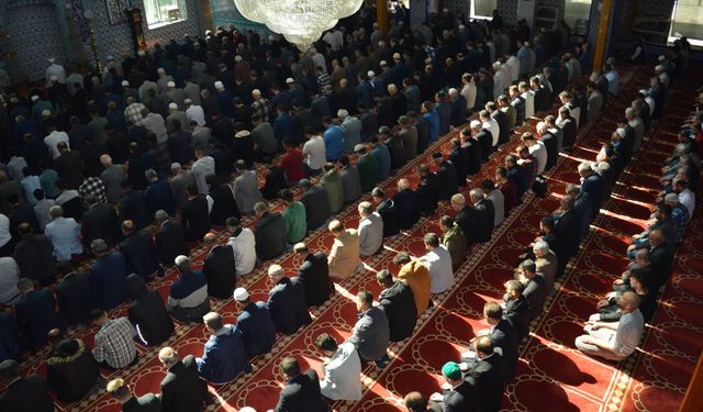 Müslümanlar için büyük fırsat günlerini barındıran Zilhicce ayı başladı