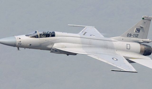 Pakistan, 2 Hint savaş uçağını düşürdü
