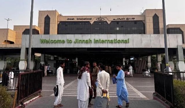 Pakistan hava sahası uçuşlara yeniden açıldı