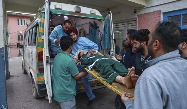 Pakistan’ı fırtına ve dolu vurdu: 3 can kaybı