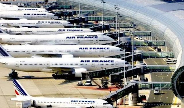 Paris havalimanında trafik kontrol hatası nedeniyle onlarca uçuş iptal edildi
