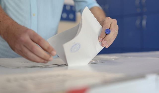 Rumenler tekrarlanan cumhurbaşkanlığı seçimi için sandık başında