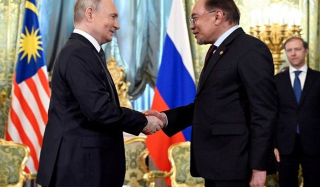 Rusya Devlet Başkanı Putin ile Malezya Başbakanı İbrahim görüştü
