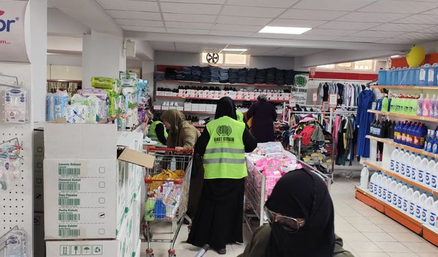 Şanlıurfa’da ihtiyaç sahibi yüzlerce aileye gıda ve hijyen yardımı