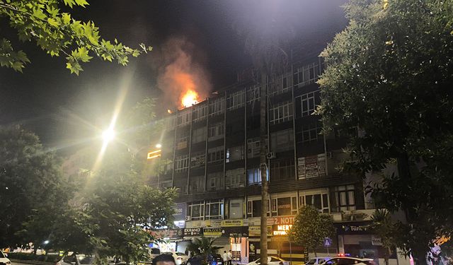Şanlıurfa'da otel çatısında yangın paniği