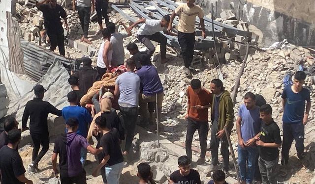Şiddetli bombardıman altındaki Gazze'nin kuzeyinde sistematik yıkım başladı
