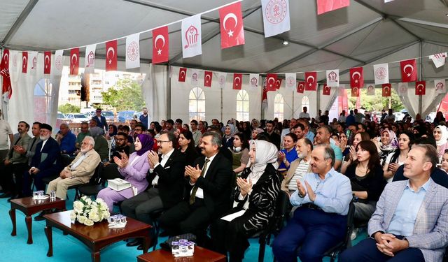 Siirt’te 11. geleneksel kitap fuarı yoğun ilgiyle sona erdi