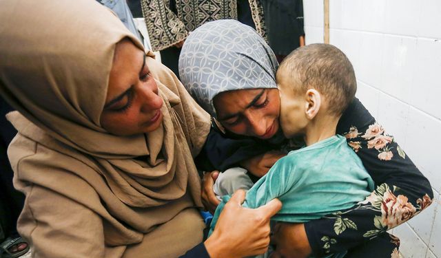 Siyonist işgalciler Gazze'de bir çocuğu daha açlıktan öldürdü 