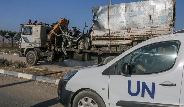 Siyonist rejim Gazze'deki BM yardım tır'larını hedef aldı!