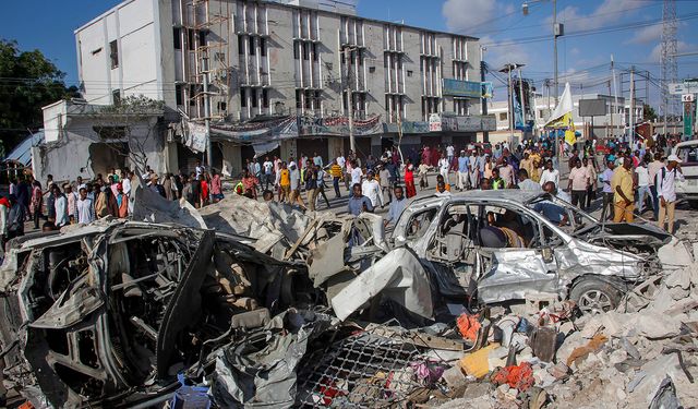 Somali'de askeri üs yakınında patlama