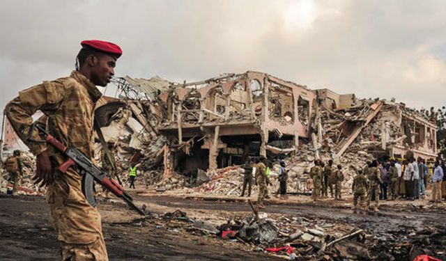 Somali'de askeri üsse bombalı  saldırı: 10 ölü, 30 yaralı