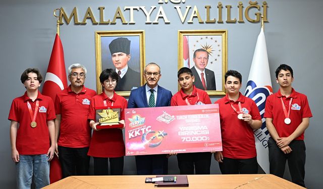 Teknofest şampiyonları Vali Yavuz'u ziyaret etti