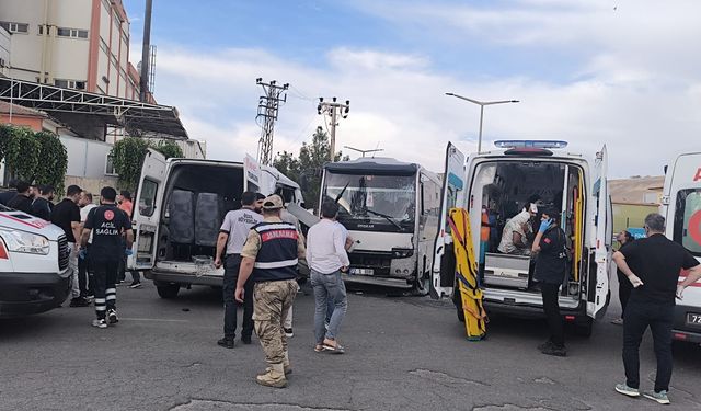 Tekstil işçilerini taşıyan minibüs ile bir otobüsün çarpışması sonucu 7 kişi yaralandı