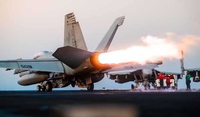 Truman uçak gemisinden ikinci F/A-18 savaş uçağı düştü