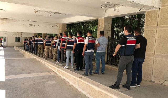 Ücretsiz kart vaadiyle 343 kişiyi dolandırdılar