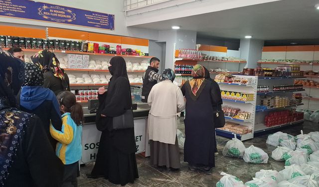 Umut Kervanı Van’da yardım çalışmalarını sürdürüyor