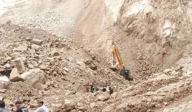 Endonezya'daki taş ocağı heyelanlarında ölü sayısı 19'a yükseldi