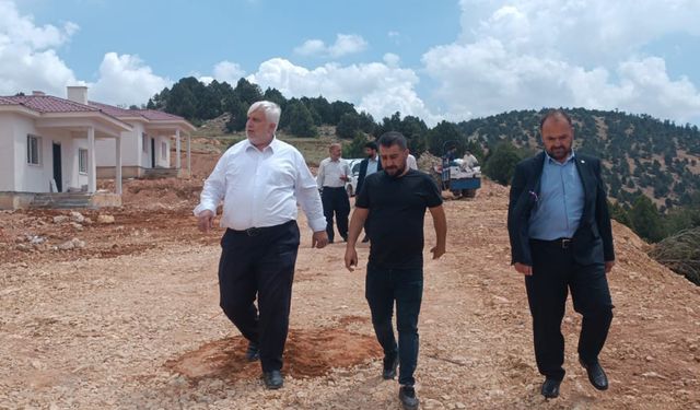 HÜDA PAR heyeti Kahramanmaraş'ta deprem konutlarını yerinde inceledi