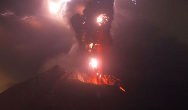 Sakurajima Yanardağı'nda patlama