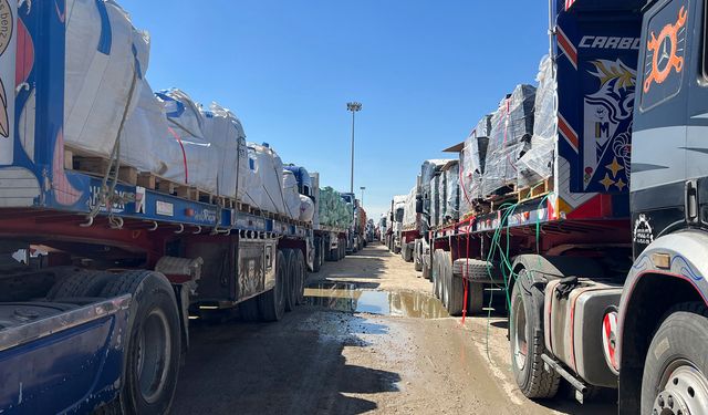 Siyonist rejim sağlık yardımı yüklü 3 bin tır'ın girişini engelliyor