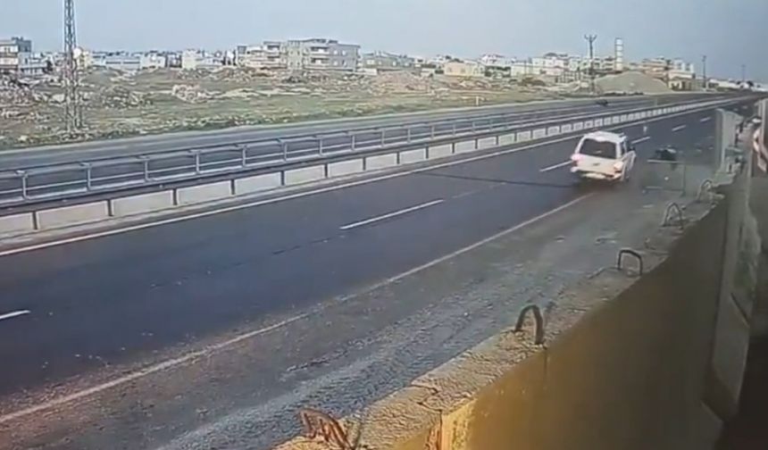 Mardin’de “dur” ihtarına uymayan sürücü kaçarken polise çarptı