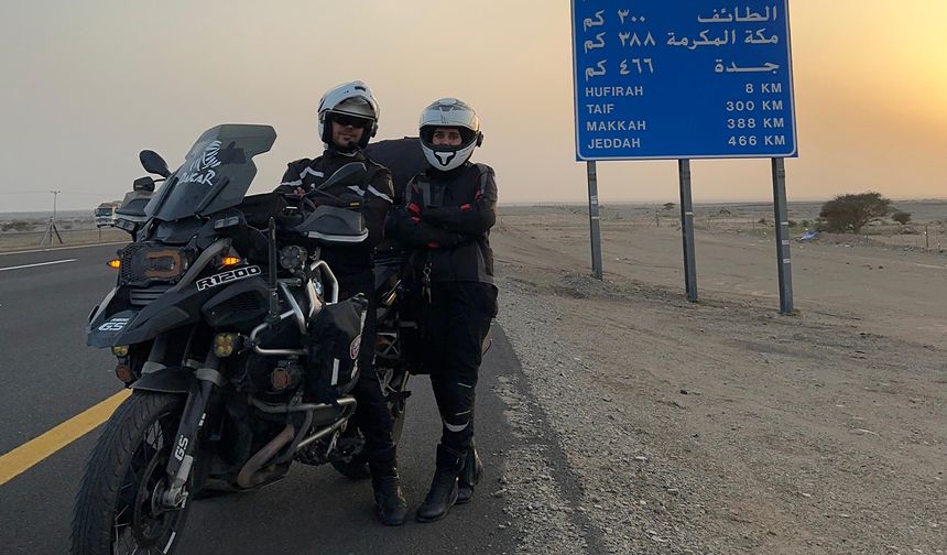 Bir mehir, bir yolculuk: Motorla umreye giden çiftin hikâyesi