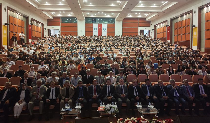 Malatya'da "3. Uluslararası İmam Hatip Öğrencileri Sempozyumu" düzenlendi