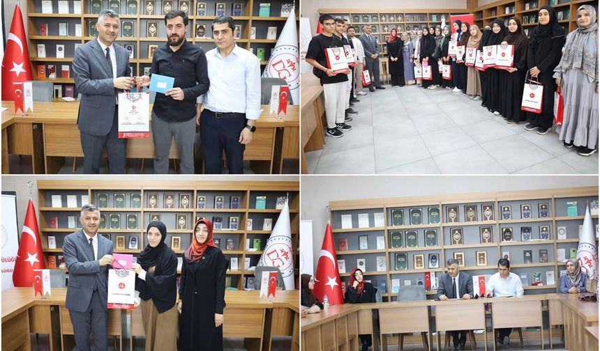 Umre ödüllü bilgi yarışmasında dereceye giren öğrenciler ödüllendirildi