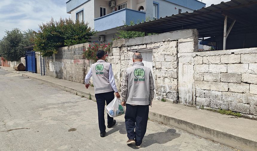 Umut Kervanı Tarsus'ta mağdur ailelere gıda yardımında bulundu